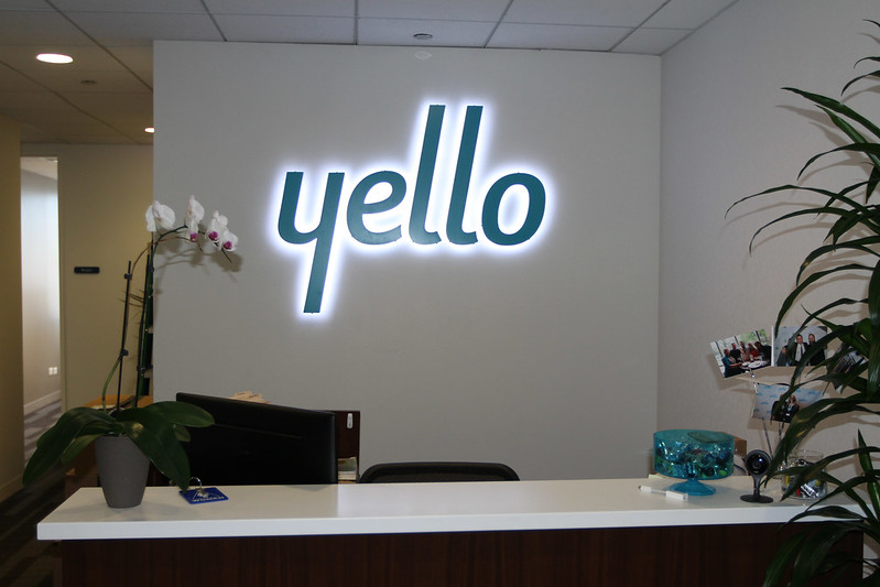 Backlit halo signs