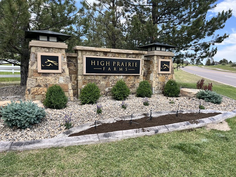 Neighborhood sign with custom shape