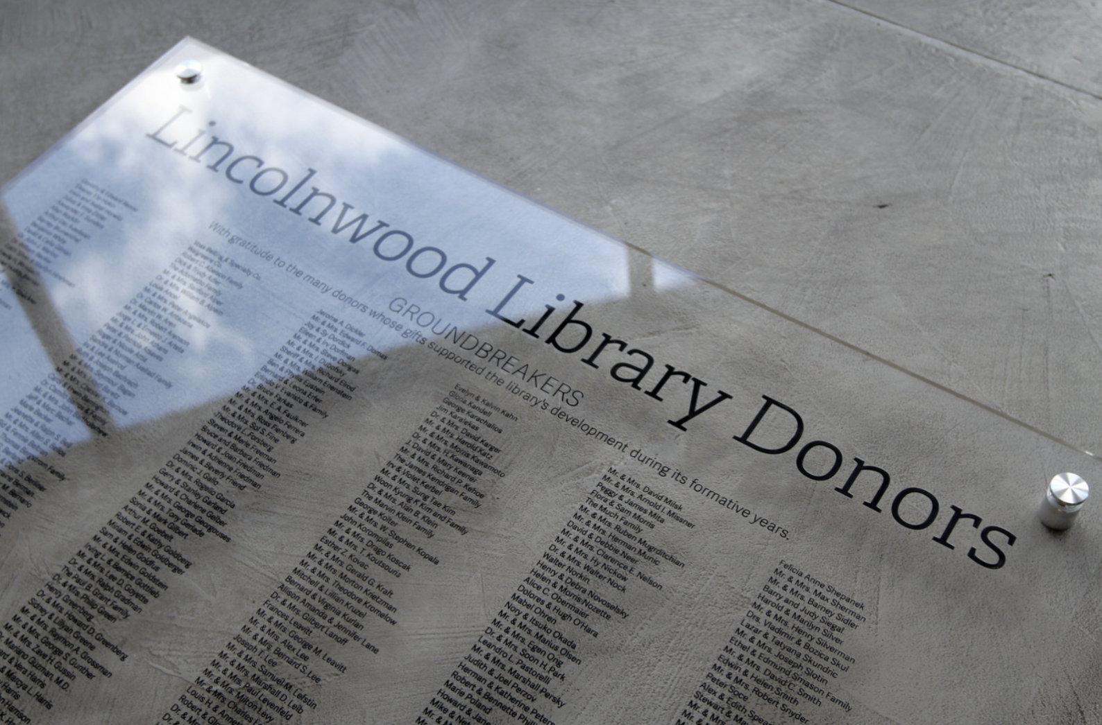 A glass sign for donor recognition created by Impact Signs near Chicago.